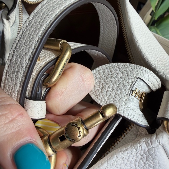 Coach Cary Shoulder (Large) CC435 in Chalk - Picture 7 of 11